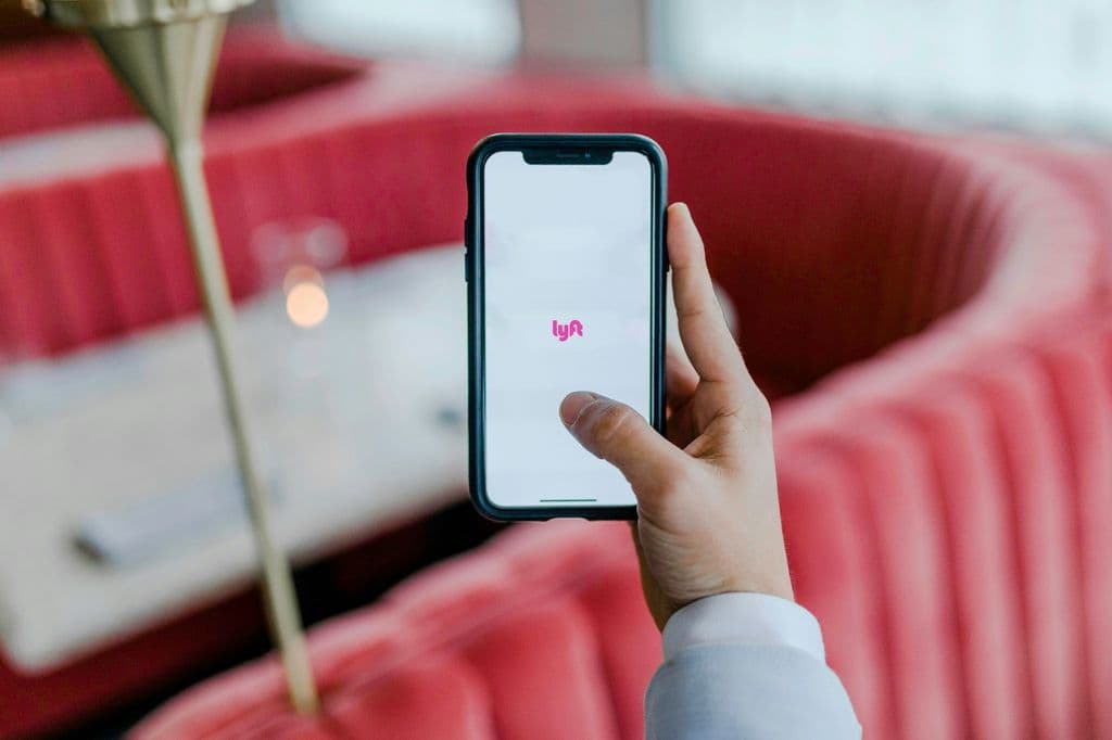 how to change the background of photos with AI