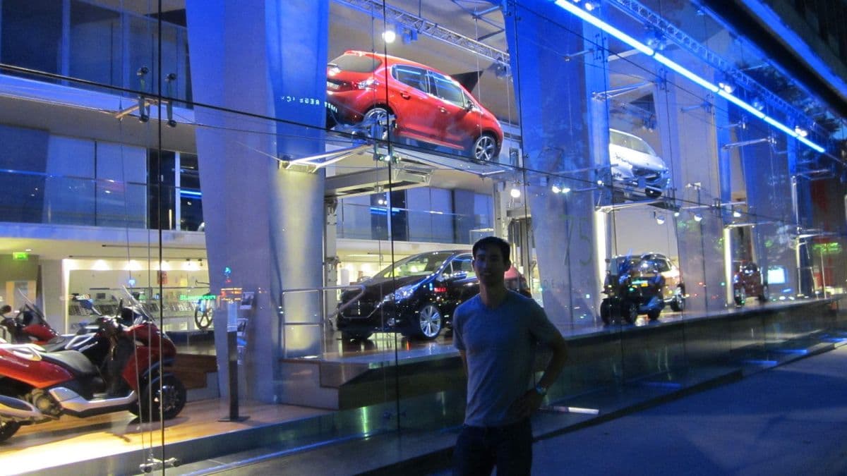 5 Effective Strategies to Promote Your Car Dealership Through Online Ads